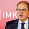 Einig nach außen, kritisch nach innen : Dobrindt sucht Rückendeckung für seinen Migrationskurs