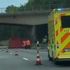 Oma overleden, vader en kind in levensgevaar na crash tegen brugpijler op Brusselse buitenring in Wezembeek-Oppem