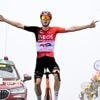 Fenomenaal! Ontketende Thymen Arensman boekt in zware Pyreneeënrit mooiste zege uit carrière