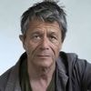 Rentrée littéraire : le très attendu « Kolkhoze » d’Emmanuel Carrère, un livre à lire absolument ?