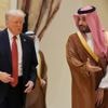 Een Boeing, een eigen cryptomunt en talloze andere voordeeltjes voor de familie Trump. ‘Dit is corruptie’
