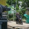 Het Nederlands van de kolonisator (‘handuk’, ‘wastafel’) speelt vrijwel geen rol meer in Indonesië