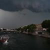 Un violent orage accompagné de fortes chutes de grêle s'abat sur Paris