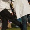 Insolite : qui remportera le championnat de coup de pied dans les tibias ?