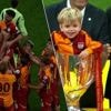 “Weet niet hoe we Ciro gaan uitleggen dat we deze plek moeten verlaten”: scorende Dries Mertens krijgt prachtig afscheid bij Galatasaray