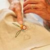 Poussez la porte d’un atelier de broderie en Finistère cet été