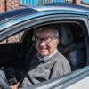 Edgard (100) kocht op zijn 99ste nog een nieuwe wagen: “Ik heb laatst nog twee flitsboetes gekregen”