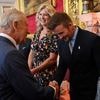 Victoria ist eine echte "Lady": Kult-Kicker David Beckham wird zum Ritter geschlagen
