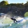 Besuch im größten Wave Pool Europas: Kein Warten auf die perfekte Welle