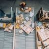 Kosten steigen fast überall: DHL erhöht Preise - für Pakete ins Ausland