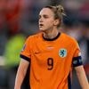 Vivianne Miedema haakt af bij Leeuwinnen, maar hoop op EK blijft: 'Zij is uit hetzelfde hout gesneden als Arjen Robben'