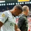 Bittere pil voor PSV: nieuwe spits Alassane Pléa maanden aan de kant met zware knieblessure