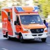 Unfall in Berlin-Mittte: Auto bleibt auf der Seite liegen – zwei Verletzte