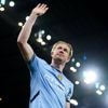 Kevin De Bruyne zwaait af bij Manchester City, maar fans zingen luidkeels: ‘We want you to stay’