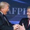Rocky-acteur en Trump-aanhanger Sylvester Stallone krijgt oeuvreprijs uit handen van president zelf