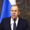 Provokation vor Ukraine-Gipfel?: Lawrow kommt mit "klarer Position" - und Sowjet-Shirt nach Alaska