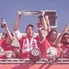 Live huldiging PSV | Spelers vieren titel met uitzinnige menigte op Stadhuisplein