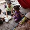 Guerre dans la bande de Gaza : la situation des enfants alarme les humanitaires, alors que l'aide acheminée est "une goutte d'eau dans l'océan"