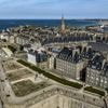 Airbnb face à Booking : la guerre des plateformes pour que vous y réserviez votre chambre d’hôtel