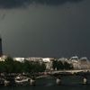 Orages : la jeune femme grièvement blessée à Paris est morte
