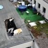 KIJK. Gevuld zwembad zakt door dak van school in Namen