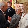 Den Schlagzeilen zum Trotz: König Charles schäkert mit Hollywood-Stars