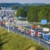 Drukte op de weg komt vroeg op gang door pinksterweekend, eerste grote files in het zuiden