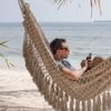 heise+ | Günstiges Internet im Urlaub: Mit eSIM weltweit sorglos surfen