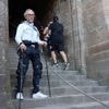 Atteint de sclérose en plaques, un homme va faire un marathon en exosquelette au Mont-Saint-Michel