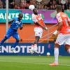 AZ maakt na kwartier gelijk tegen FC Volendam, Sadiq scoort na voorzet Mijnans