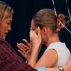 Daar is mama Kelly Pfaff: ‘Dancing with the Stars’-finalisten krijgen emotioneel bezoek van familie