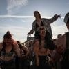 Illegale rave met 9.000 mensen al drie dagen bezig in Frankrijk (en duurt mogelijk tot zondag)
