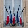 "Une laïcité à géométrie variable" : les drapeaux mis en berne samedi pour les obsèques du pape François suscitent la polémique à gauche