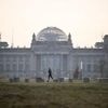 Christo und Jeanne-Claude: 30 Jahre nach Verhüllung - Reichstag wird angestrahlt
