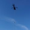 De kust verzilt, dus begint de zoektocht, per helikopter, naar zoet water