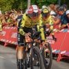 Vingegaard weer leider in Vuelta na ploegentijdrit, UAE Team Emirates pakt de dagzege
