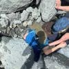 Man overleeft uren onder rotsblok van 320 kilo in beekje Alaska