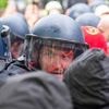 Zwei Berliner Polizisten über ihren Alltag: „Es kotzt mich an, dass wir immer noch eins zu eins gegen Angreifer kämpfen müssen“