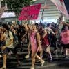 Tienduizenden Israëliërs eisen in Tel Aviv einde aan oorlog in Gaza: ‘Red ons van kabinet van de dood’