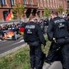 Gegendemos in der Hauptstadt: Hunderte protestieren in Berlin gegen rechte Demonstration
