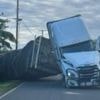 Warning after 250 million bees escape overturned truck in US