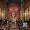"Je voudrais un pape moins politique" : à Neuilly-sur-Seine, ces catholiques qui veulent tourner la page du pontificat de François