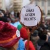 Zwischen Shitstorm und Keksen: „Omas gegen rechts“ werden in Brandenburg lauter