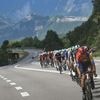 Tour de France 2025 : trois coureurs en tête de course dont Van Aert, le peloton à 45''... Suivez l'étape reine de l'édition