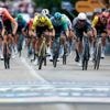 LIVE Giro d’Italia | Grote groep met Pedersen en Van Aert wil sprinters buitenspel zetten