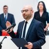 Verfassungsschutz-Debatte: Innenminister tritt Amt an und überprüft Rückführungszentrum
