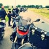 Agent rijdt zonder op te vallen 60 kilometer mee met motorrit en ziet overtredingen: rijbewijzen inleveren