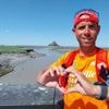 Il court 42 marathons en 42 jours et fait étape au Mont Saint-Michel pour défier la mucoviscidose