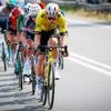 Van Aert maakt de sprong en rijdt met vijf andere Belgen in ruime kopgroep, ontploft de koers straks op de Colle delle Finestre?
