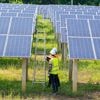 Geheime ‘kill switches’ ontdekt in omvormers van zonnepanelen: hoe China onze stroomvoorziening zou kunnen saboteren